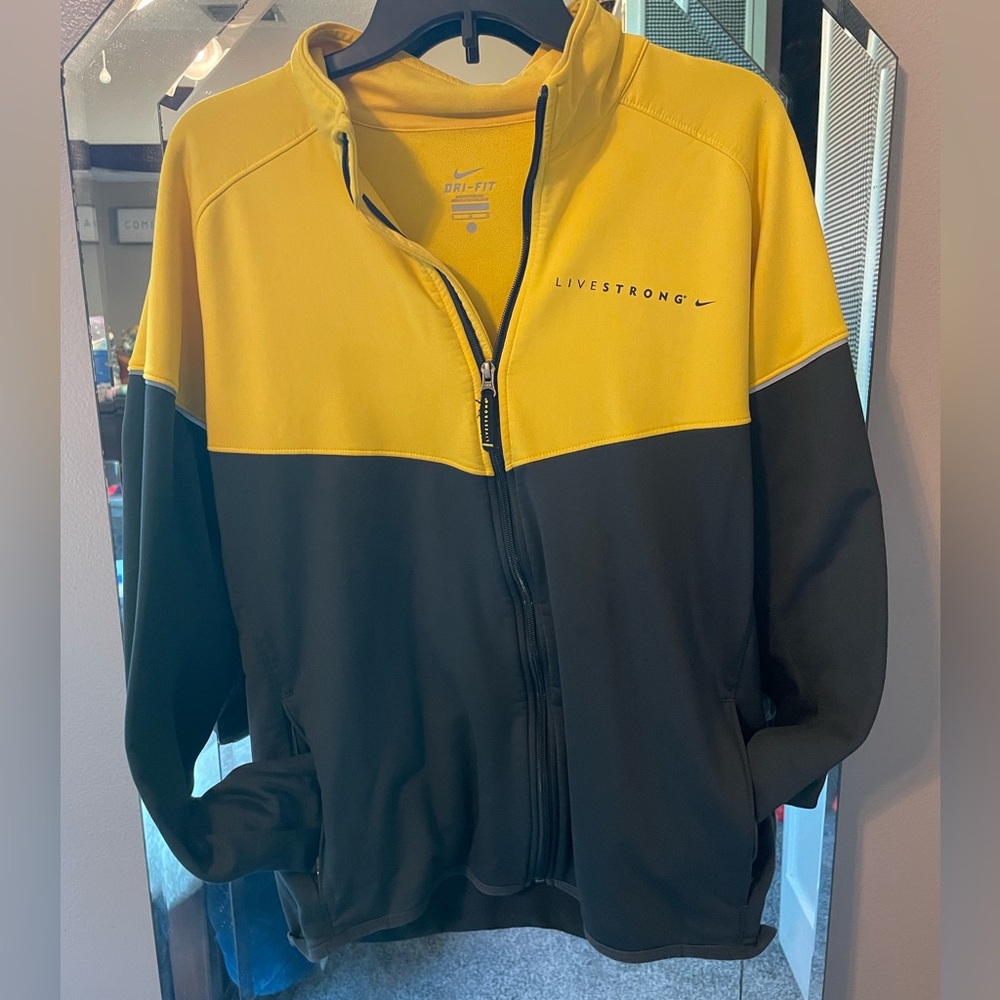 Large men’s Nike jacket